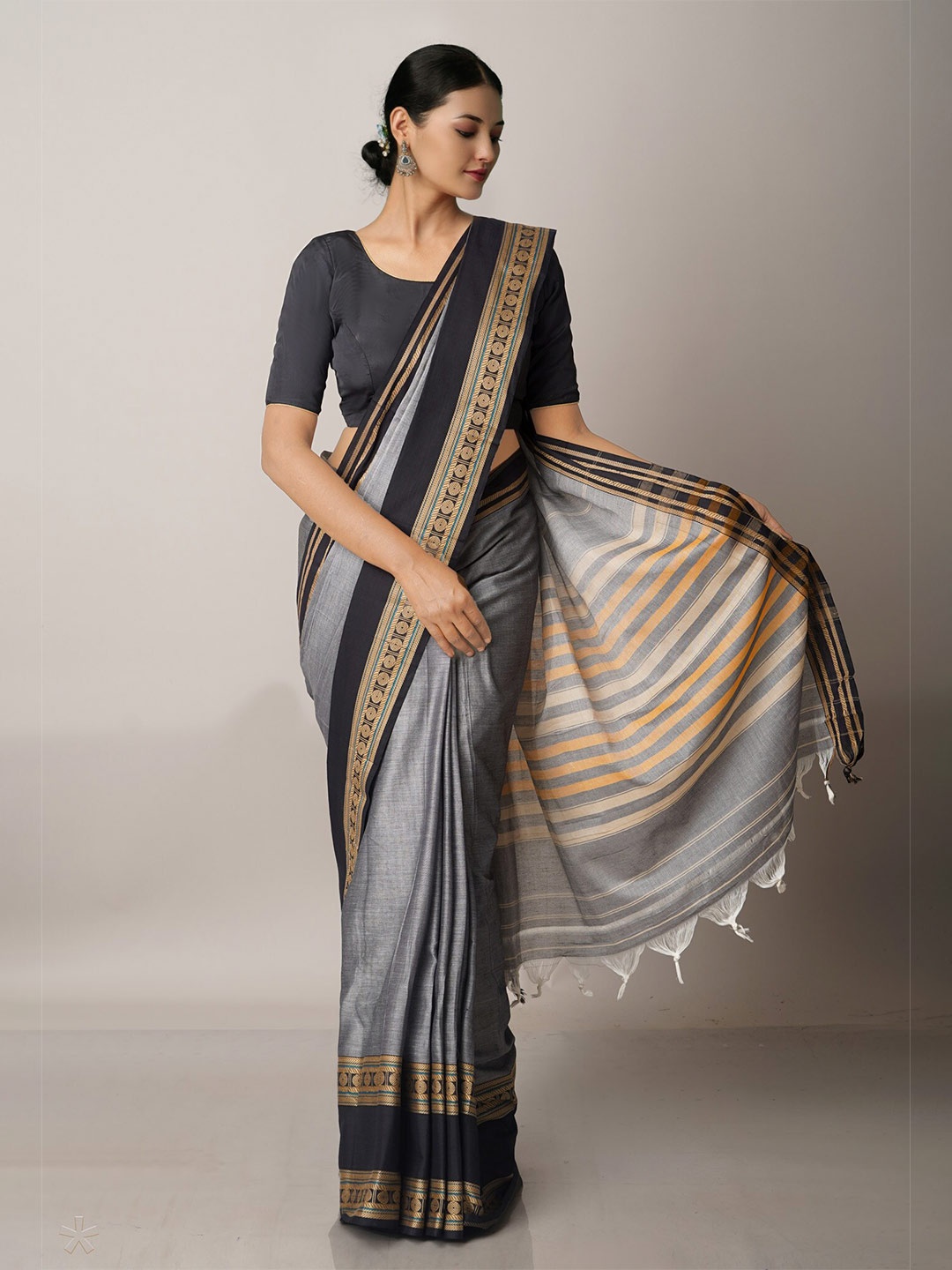 

Unnati Silks Grey & Black Woven Design Pure Cotton Narayan Peth Saree