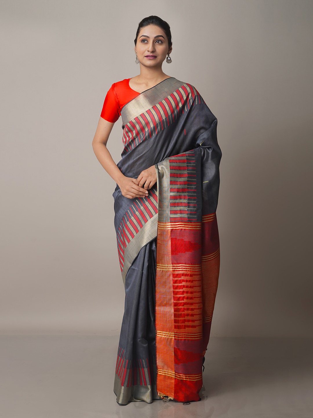 

Unnati Silks Grey & Maroon Woven Design Zari Silk Blend Jamdani Saree