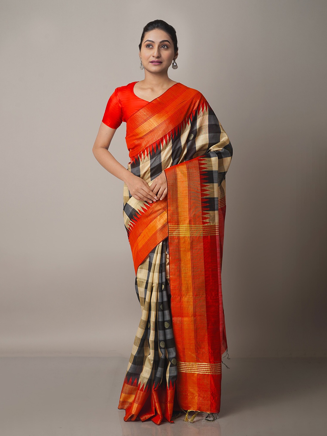 

Unnati Silks Black & Red Checked Zari Silk Blend Jamdani Saree