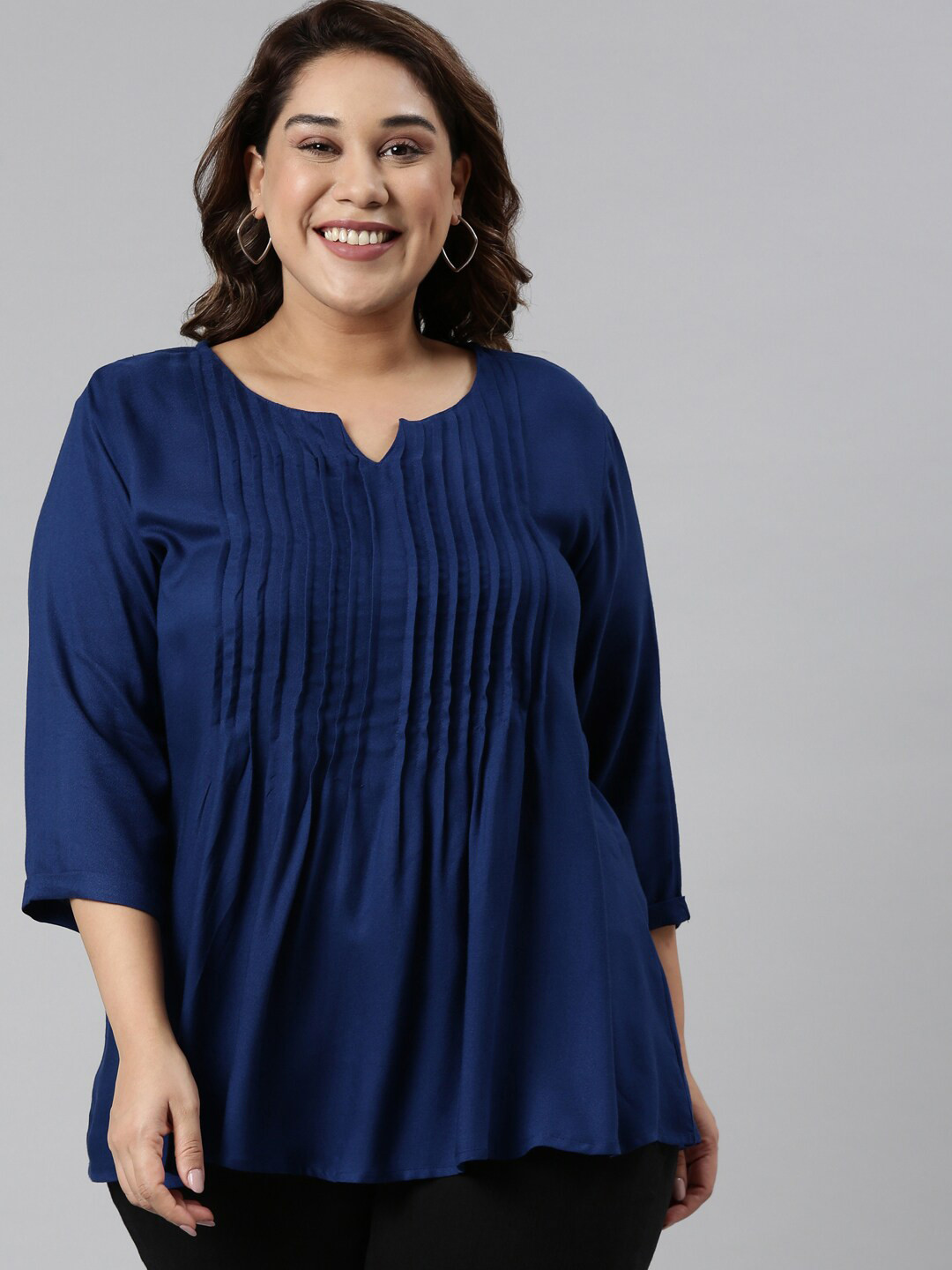 

The Pink Moon Women Plus Size Blue Solid Top
