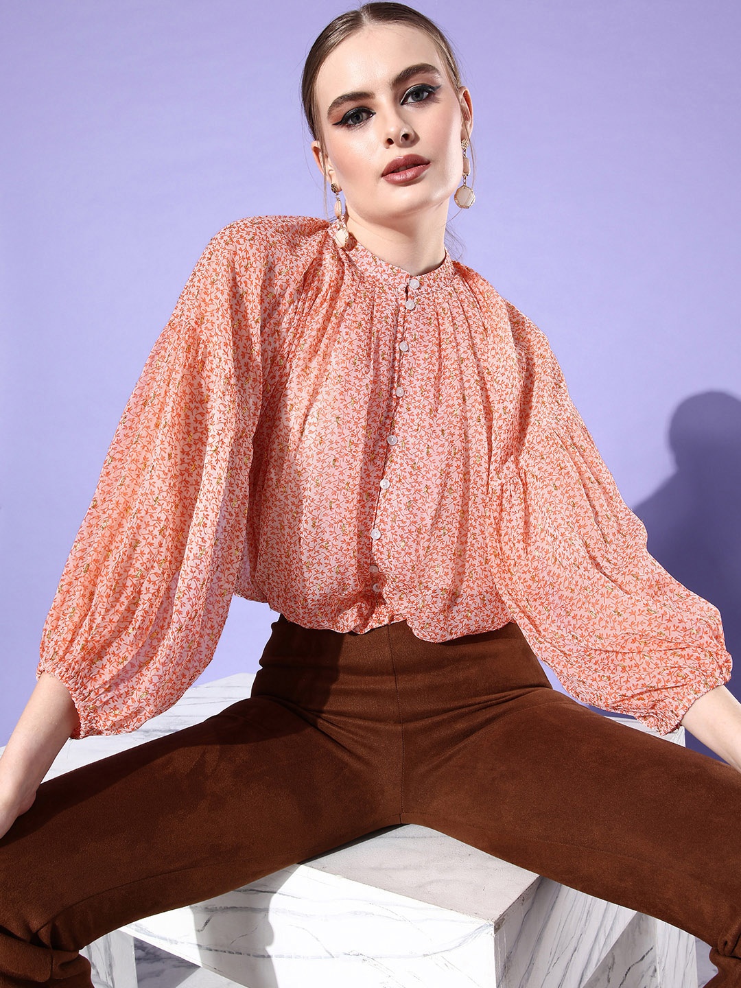 

EVERYDAY by ANI Brown & Off White Floral Print Mandarin Collar Bishop Sleeves Blouson Crop Top