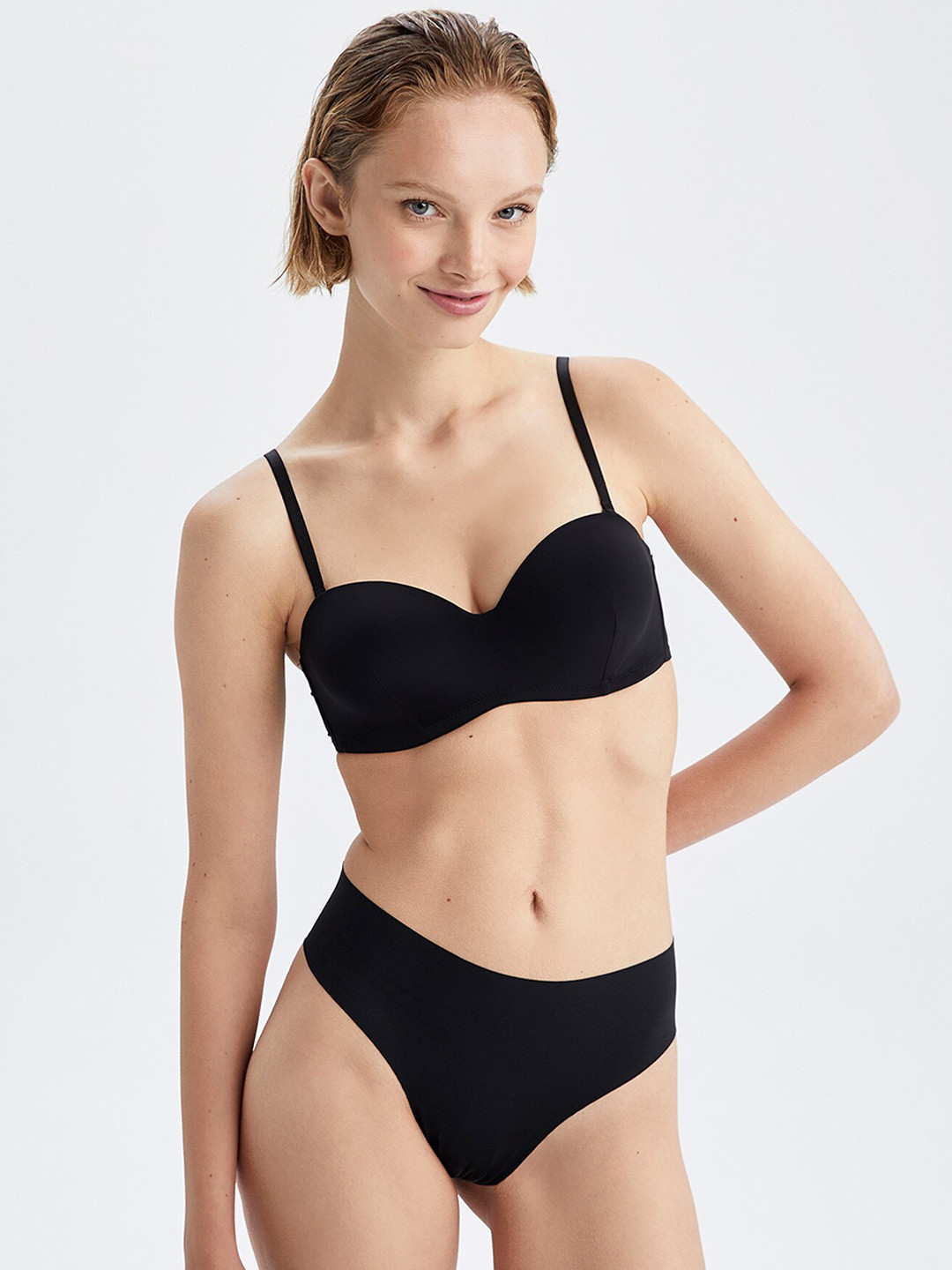 

DeFacto Women Black Solid Lingerie Set