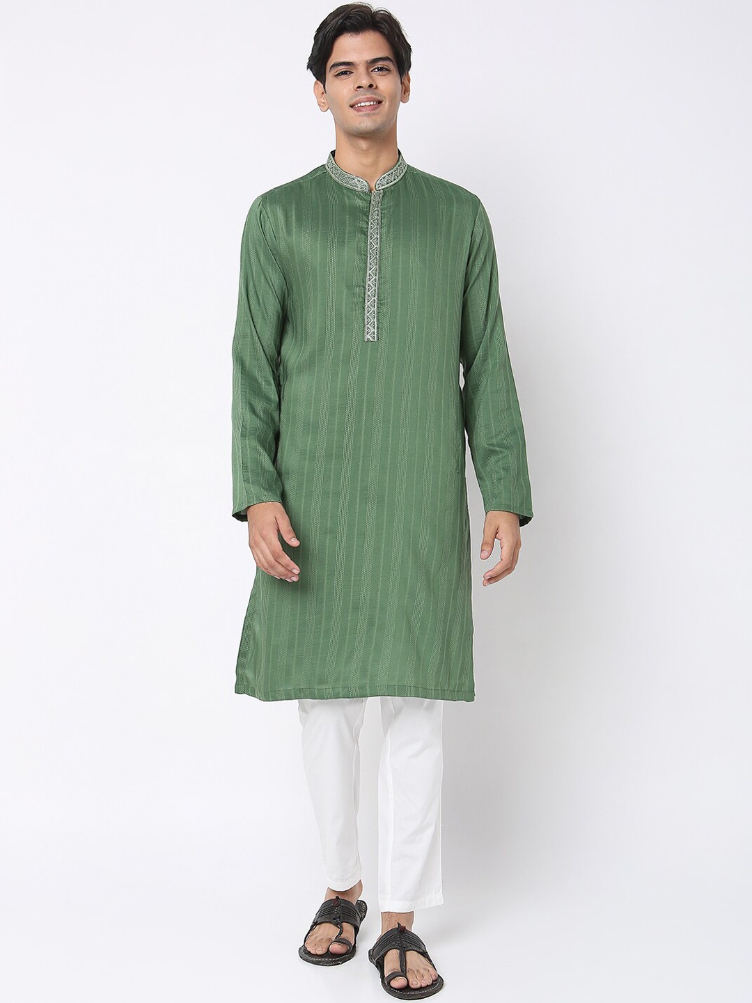 

Ethnicity Men Green Thread Work Kurta