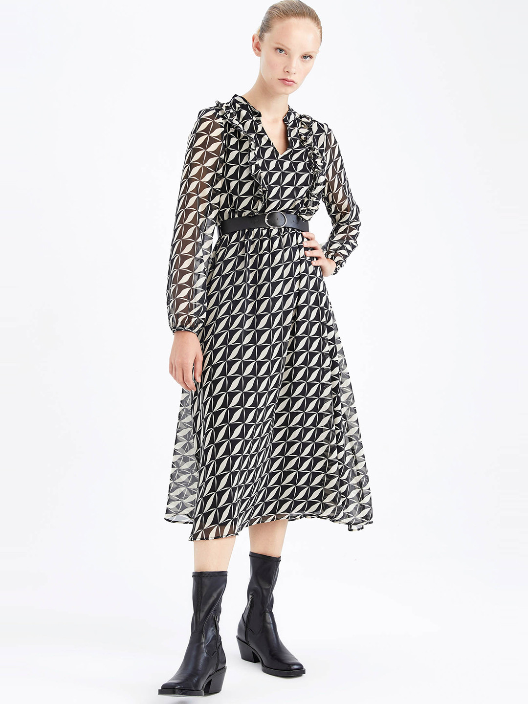 

DeFacto Black & White Printed Midi Dress