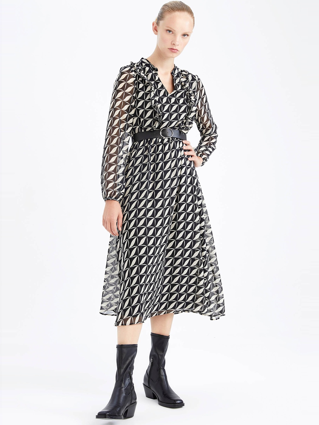 

DeFacto Black & Off White Geometric Printed Midi Dress