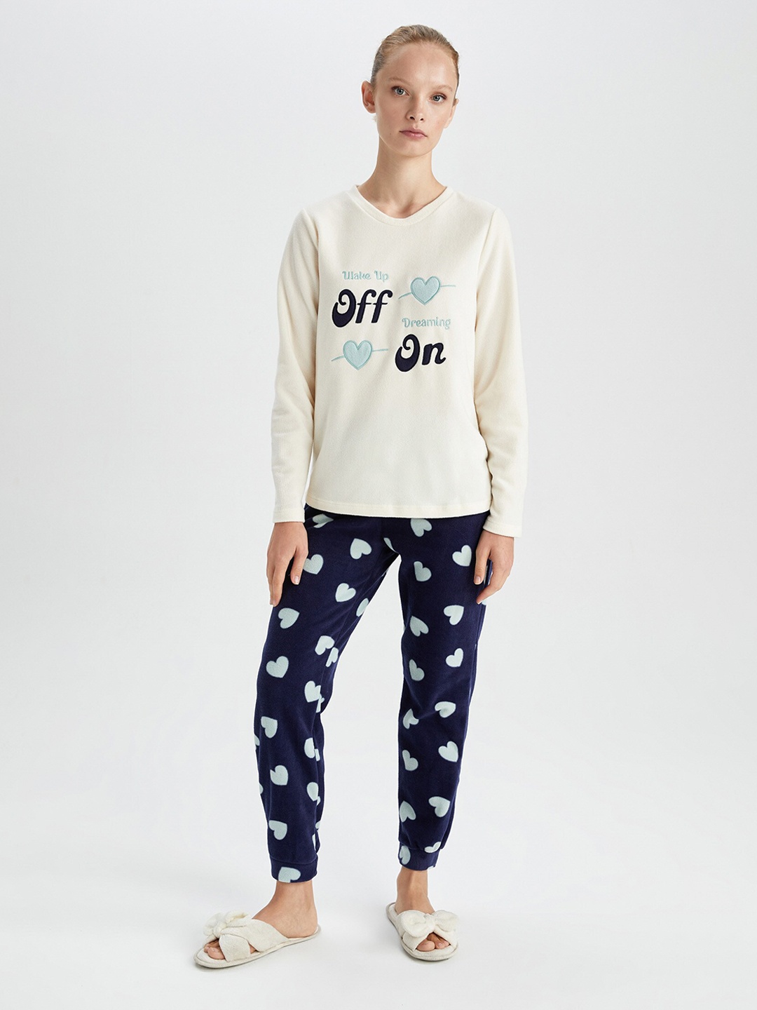 

DeFacto Women Heart Printed Sweatshirt and Joggers Co-Ords, Navy blue