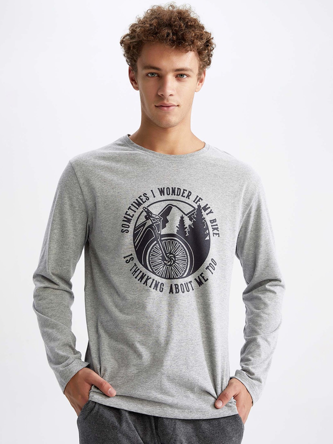 

DeFacto Men Grey Melange & Charcoal Printed T-shirt with Trousers