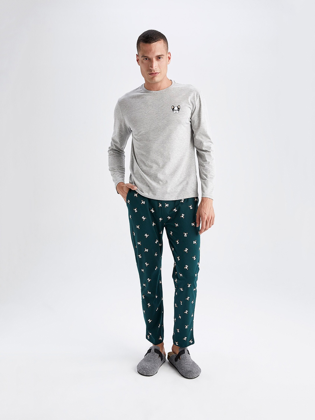 

DeFacto Men Grey & Green Cotton Night suit