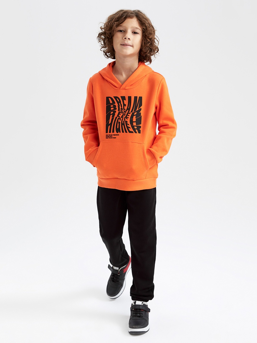 

DeFacto Boys Orange & Black Printed T-shirt with Trousers