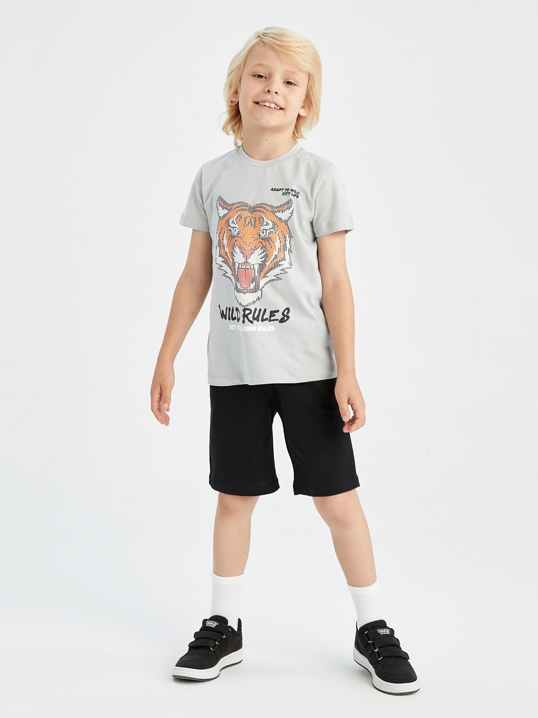 

DeFacto Boys Grey & Black Graphic Printed T-shirt with Short Set