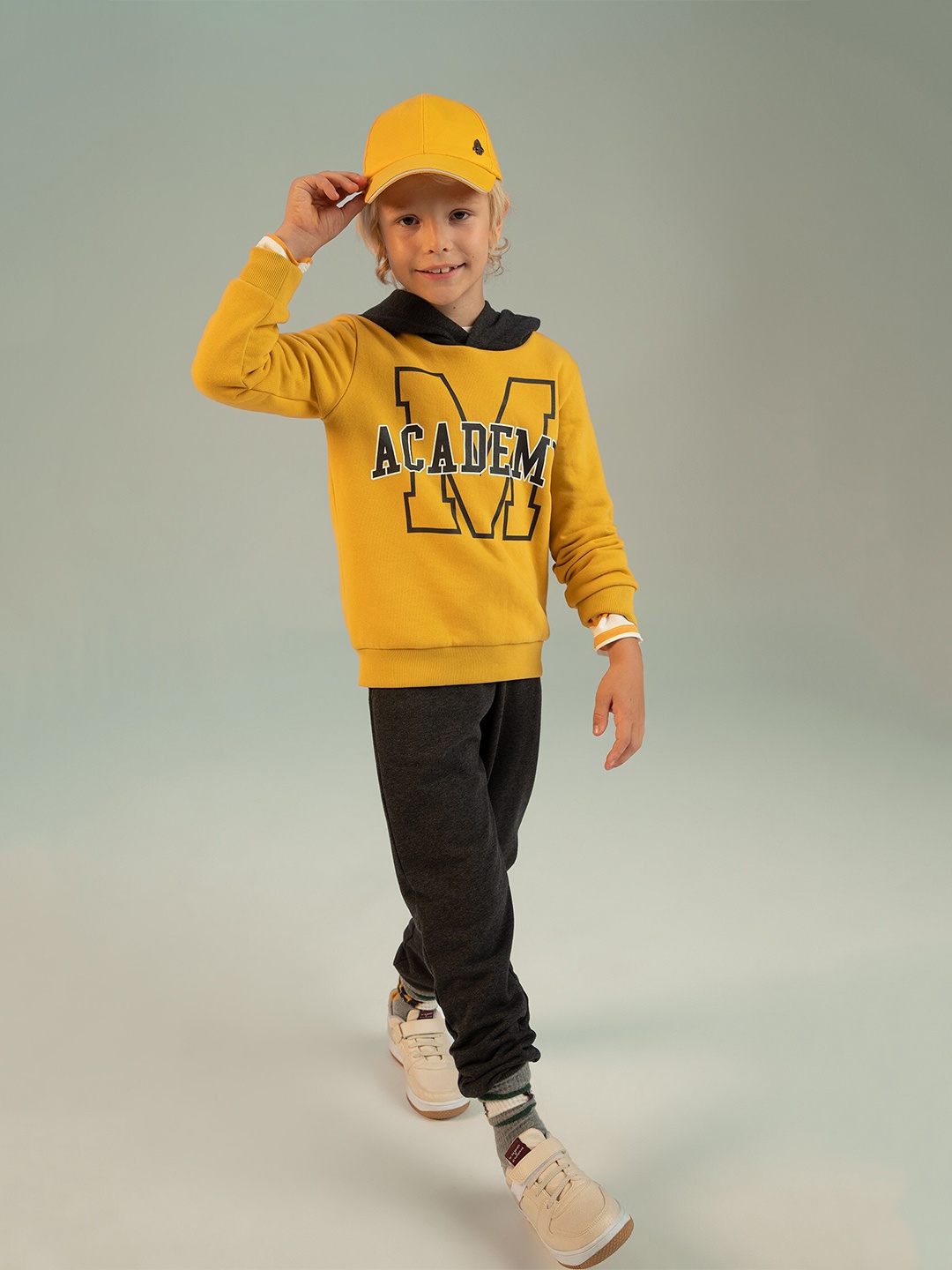 

DeFacto Boys Yellow & Black Printed Pure Cotton T-shirt with Pyjama