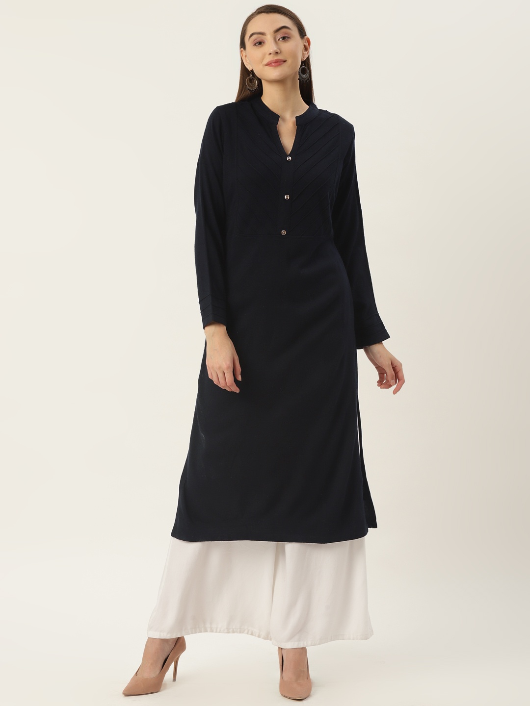 

FABNEST Women Black Embroidered Kurta