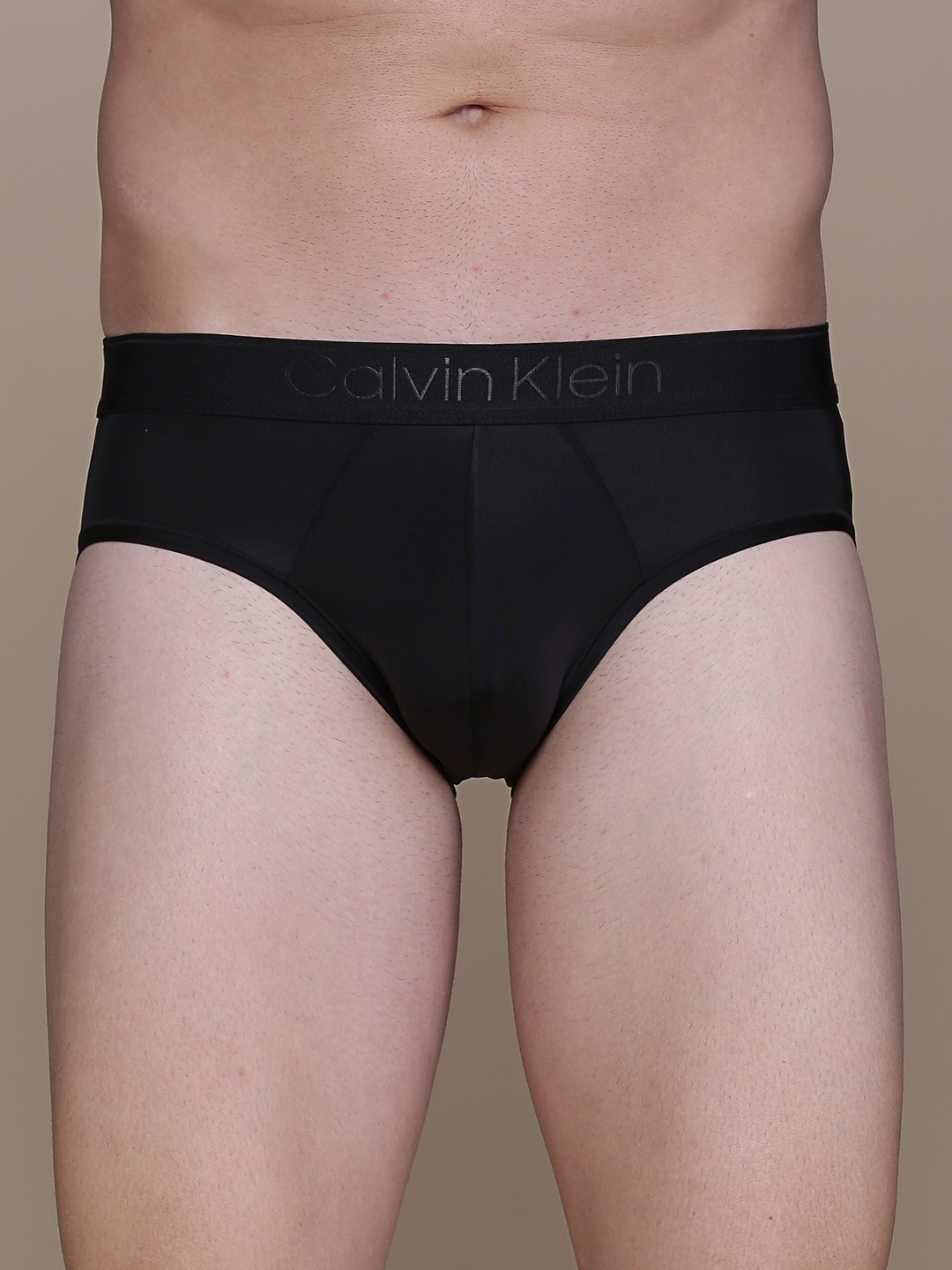 

Calvin Klein Underwear Men Black Solid Hipster Briefs NB2906UB1