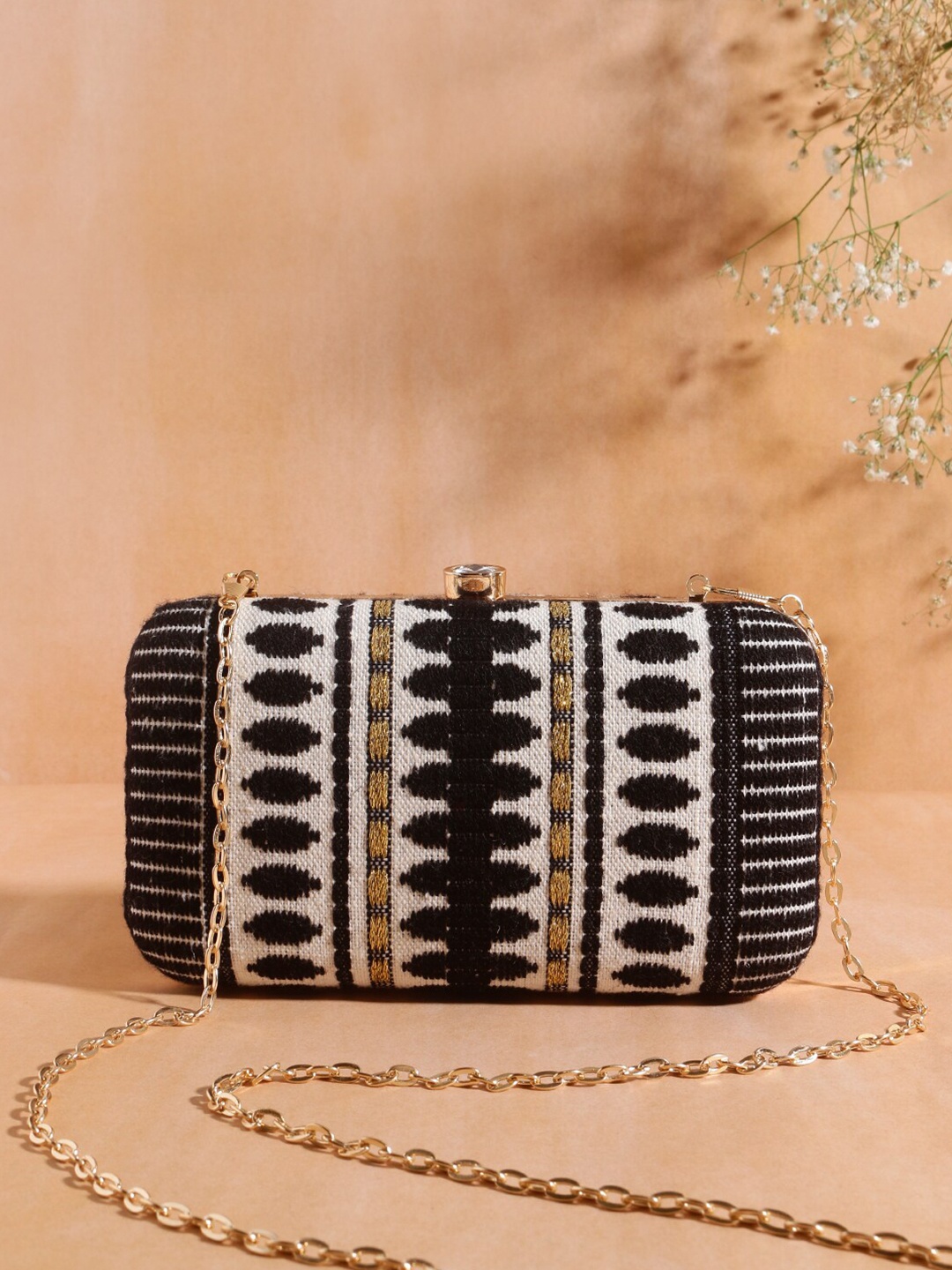 

Swisni Black & White Embroidered Purse Clutch