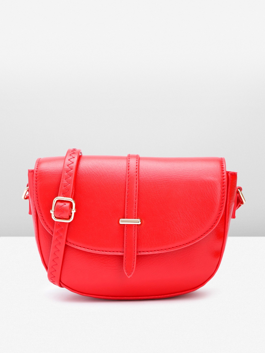 

Mast & Harbour Structured Sling Bag, Red