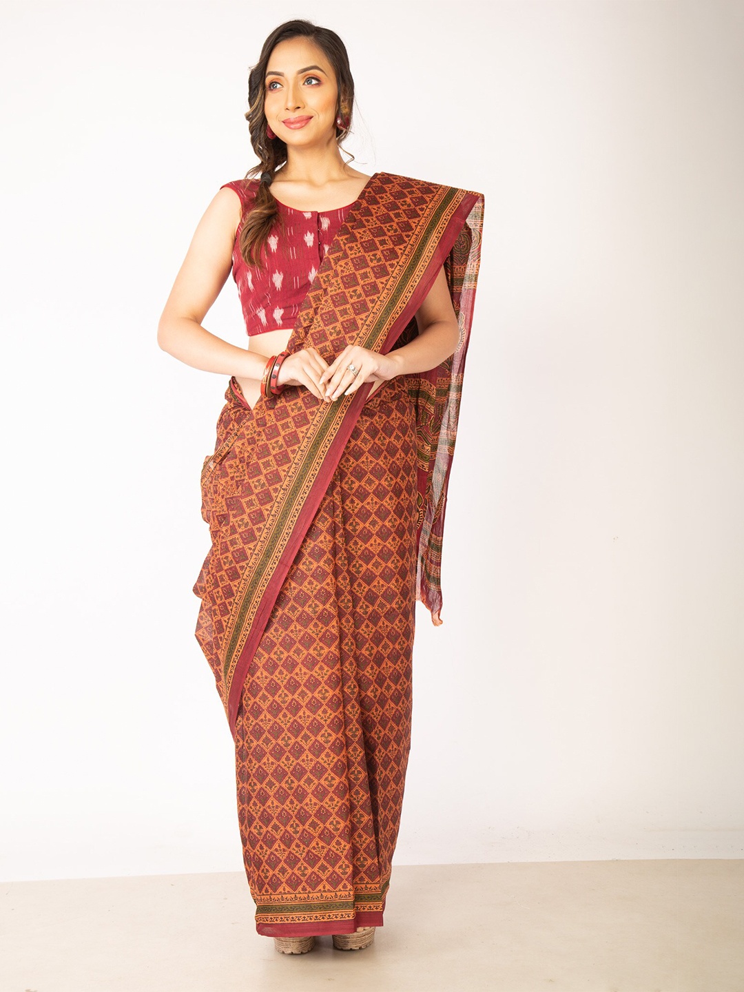 

Unnati Silks Women Red & Green Floral Pure Cotton Kovai Saree