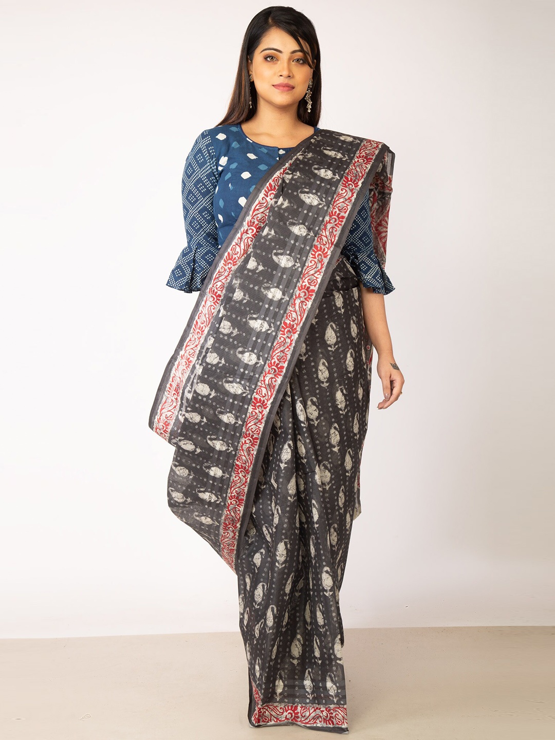 

Unnati Silks Grey & Red Ethnic Motifs Pure Cotton Kovai Saree