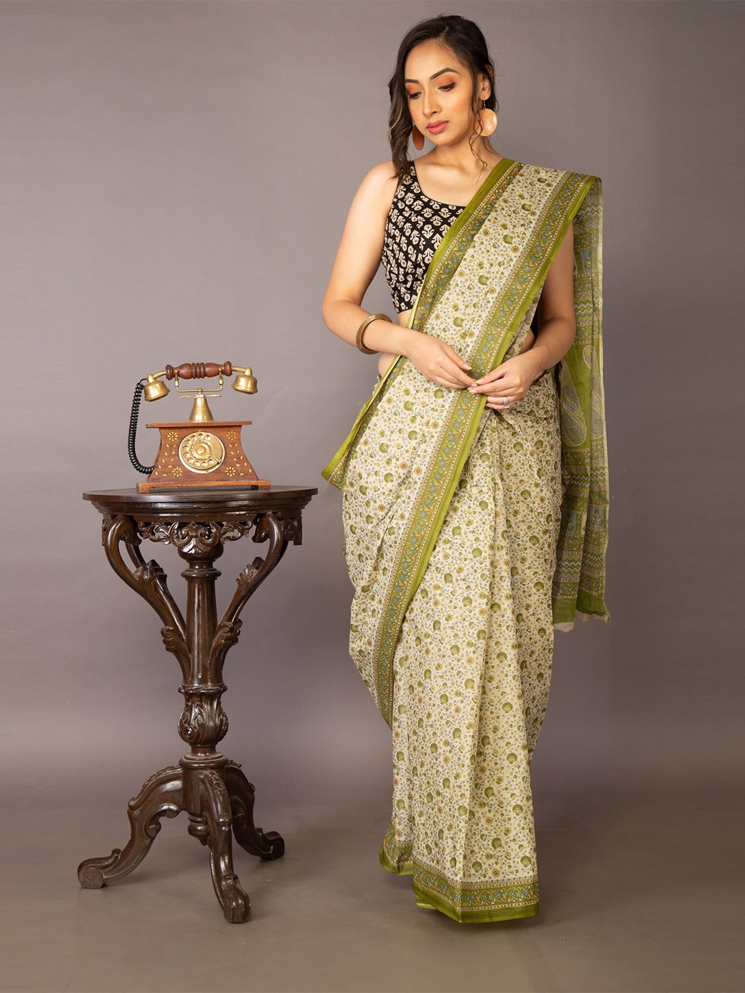 

Unnati Silks White & Green Ethnic Motifs Pure Cotton Kovai Saree