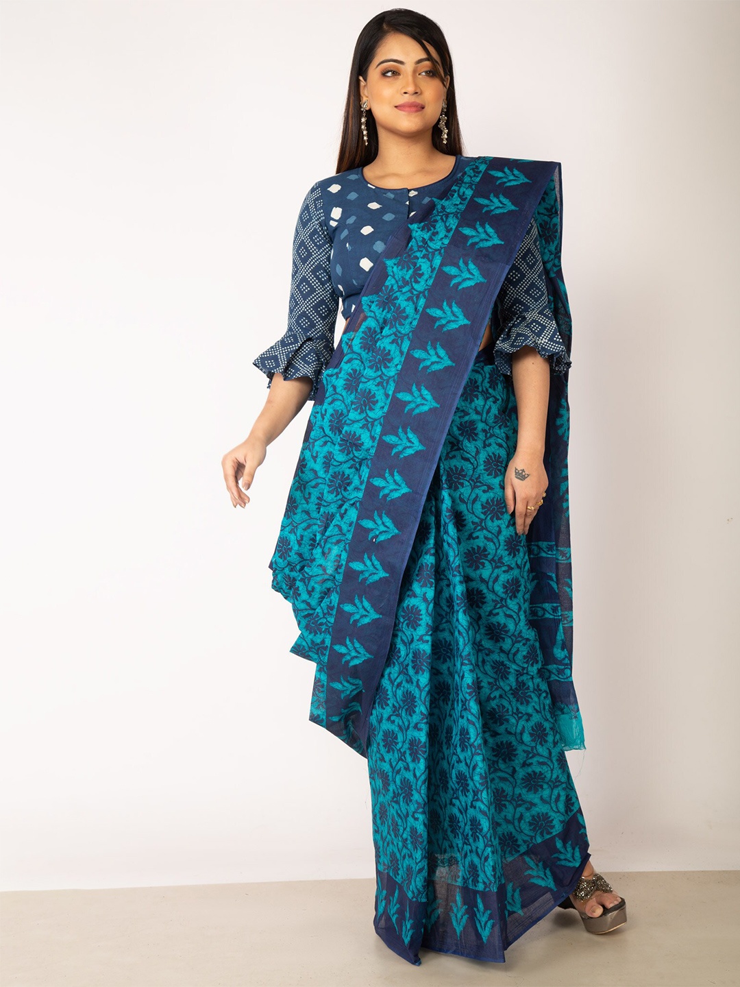 

Unnati Silks Women Blue & Navy Blue Floral Pure Cotton Kovai Saree