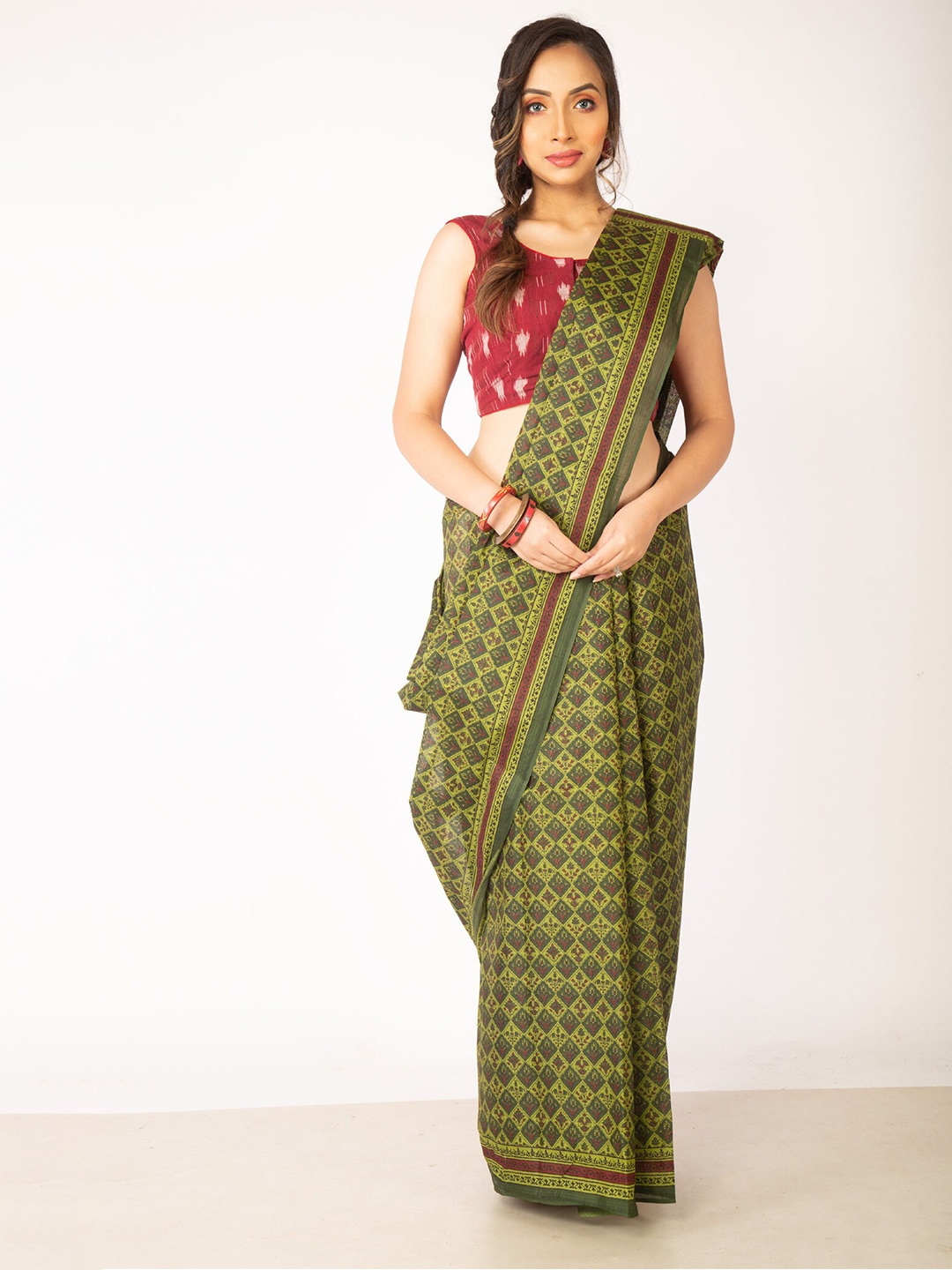 

Unnati Silks Green & Red Ethnic Motifs Pure Cotton Kovai Saree
