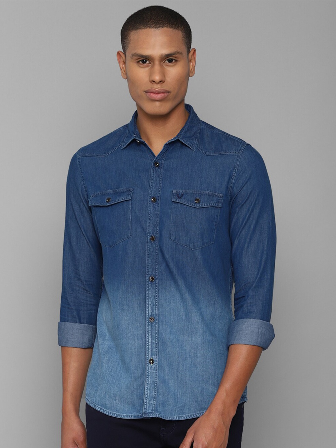 

Allen Solly Men Blue Faded Faded Pure Cotton Casual Shirt