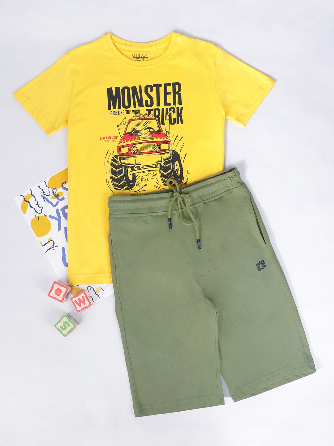 

Gini and Jony Boys Yellow & Olive Green Printed Pure Cotton T-shirt with Shorts