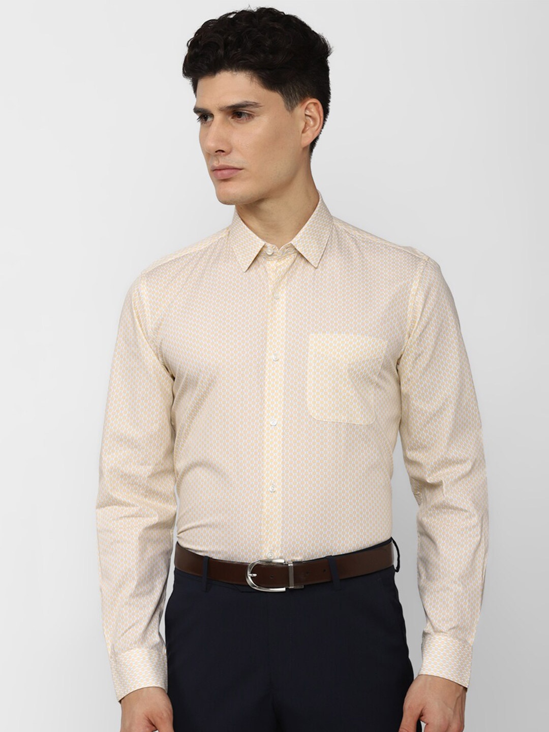 

Peter England Men Cream-Coloured Slim Fit Printed Formal Shirt
