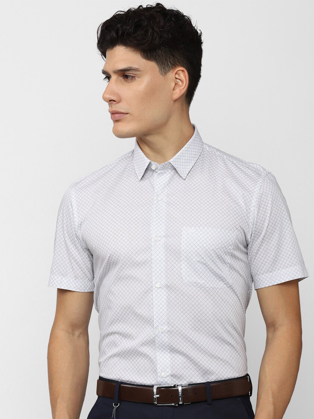 

Peter England Men White Slim Fit Printed Formal Shirt