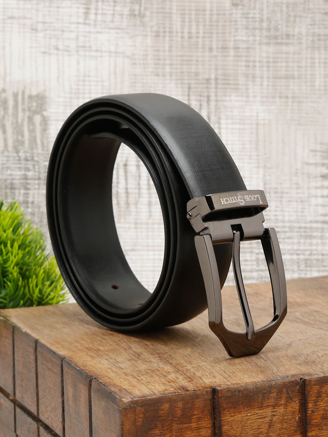 

LOUIS STITCH Men Black Textured Leather Formal Belt