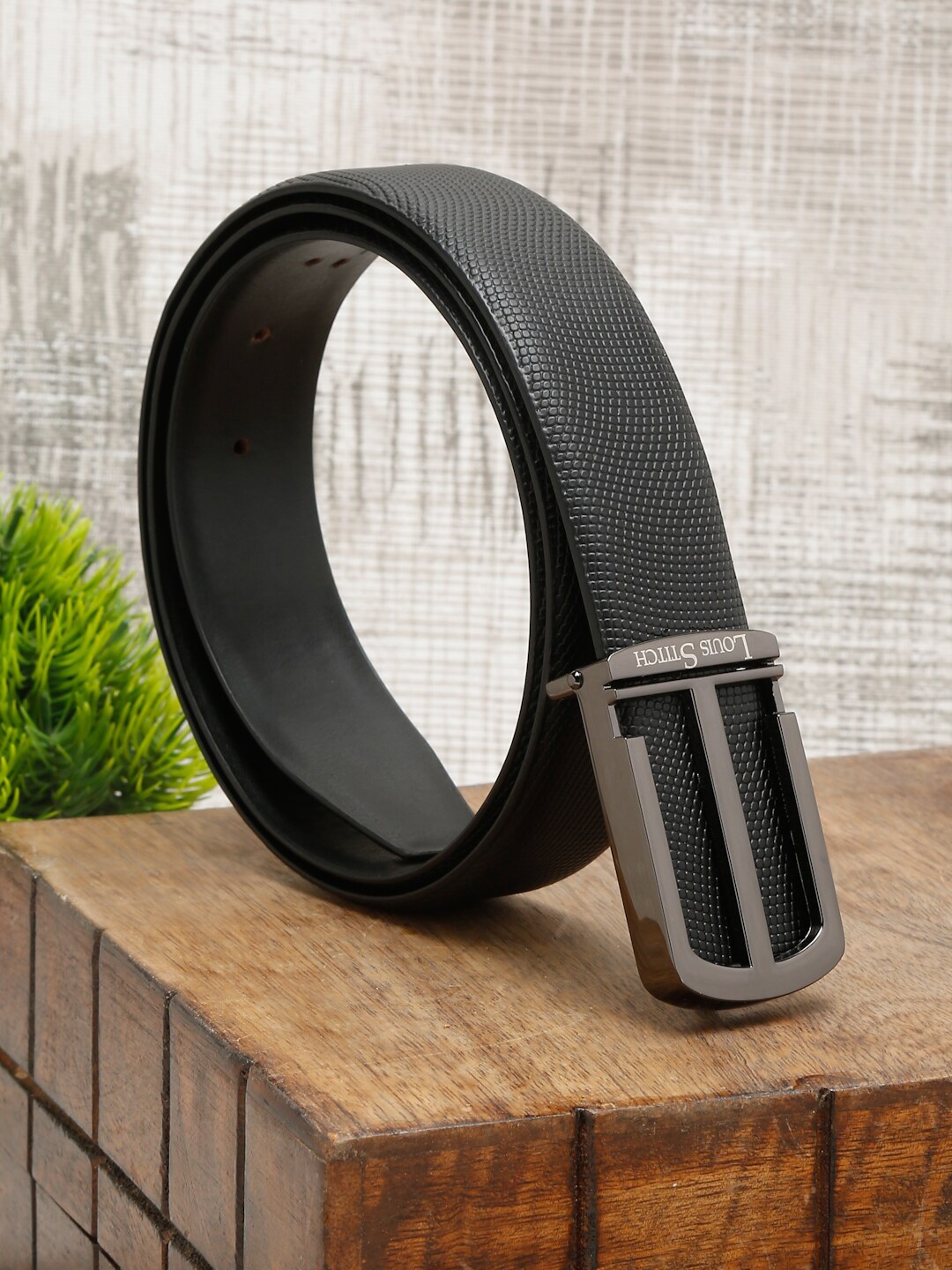 

LOUIS STITCH Men Black Textured Leather Formal Belt