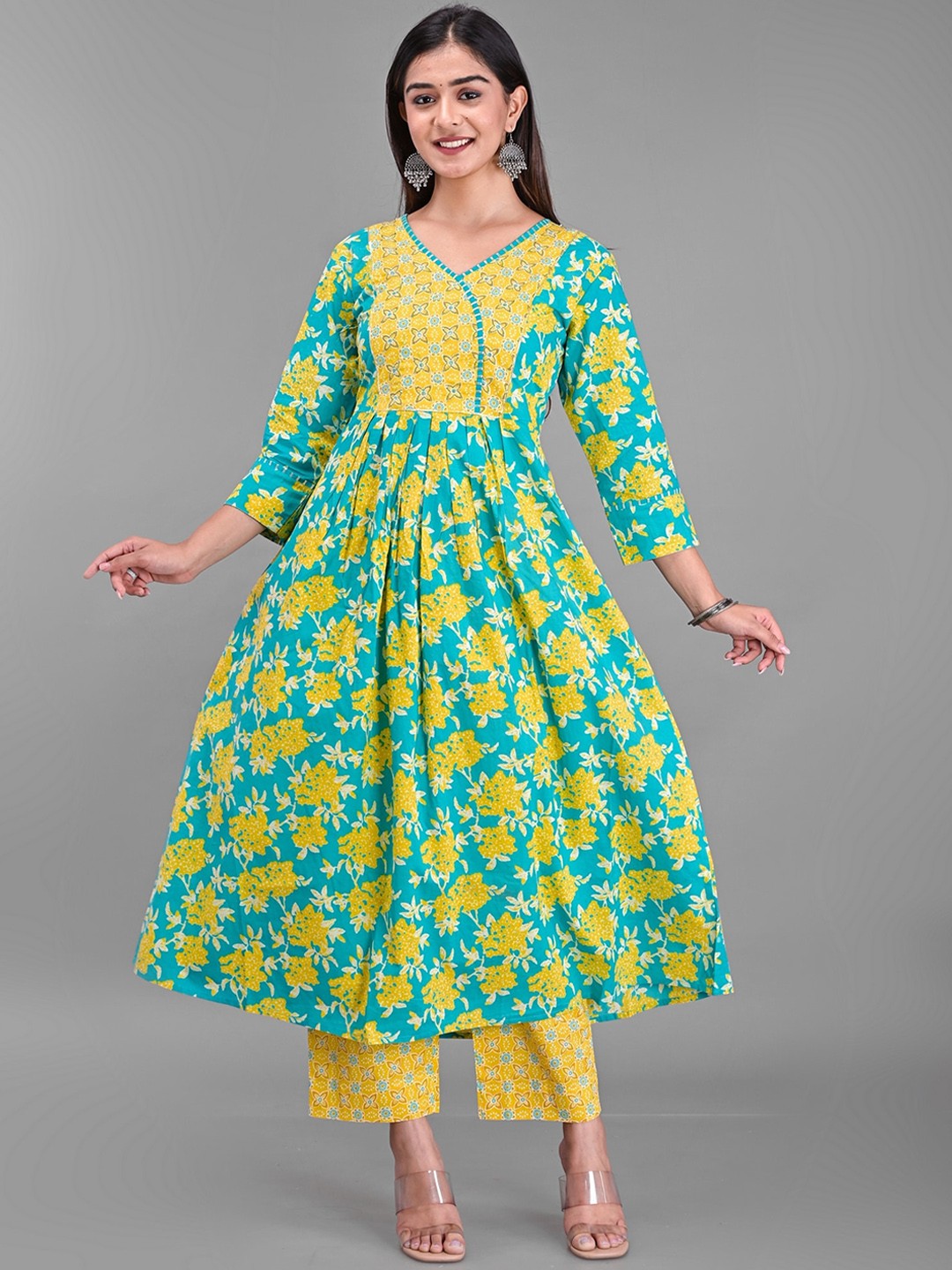 

EtnicaWear Women Green Floral Printed Pure Cotton Kurta with Palazzos & With Dupatta