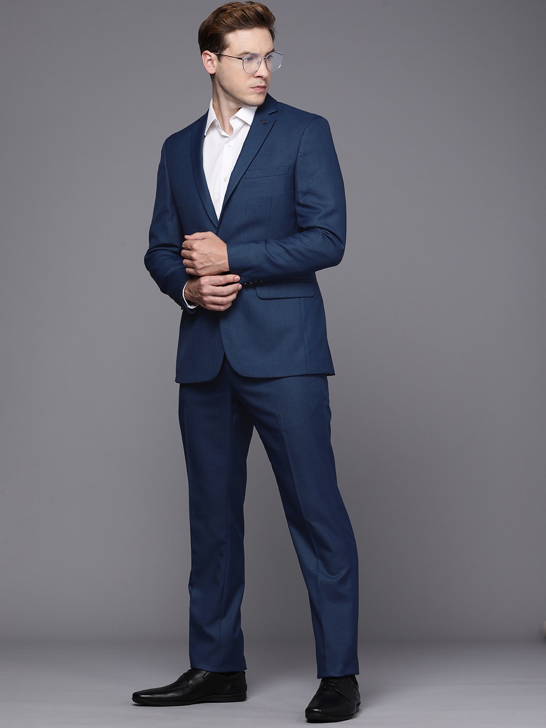 

Raymond Men Slim Fit Textured Single-Breasted 2-Piece Formal Suit, Navy blue