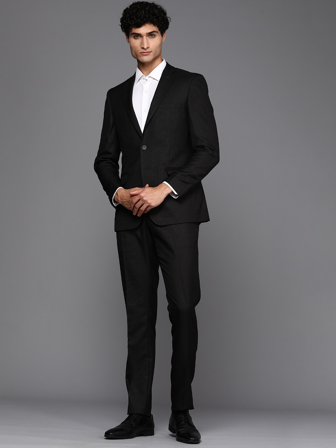 

Raymond Men Textured Slim Fit Notched Lapel Single-Breasted Formal Suit, Black