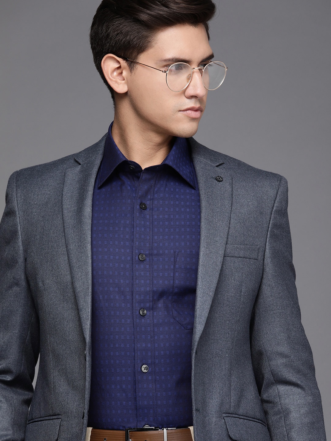 

Raymond Men Grey Solid Notched Lapel Collar Slim-Fit Single-Breasted Formal Blazer