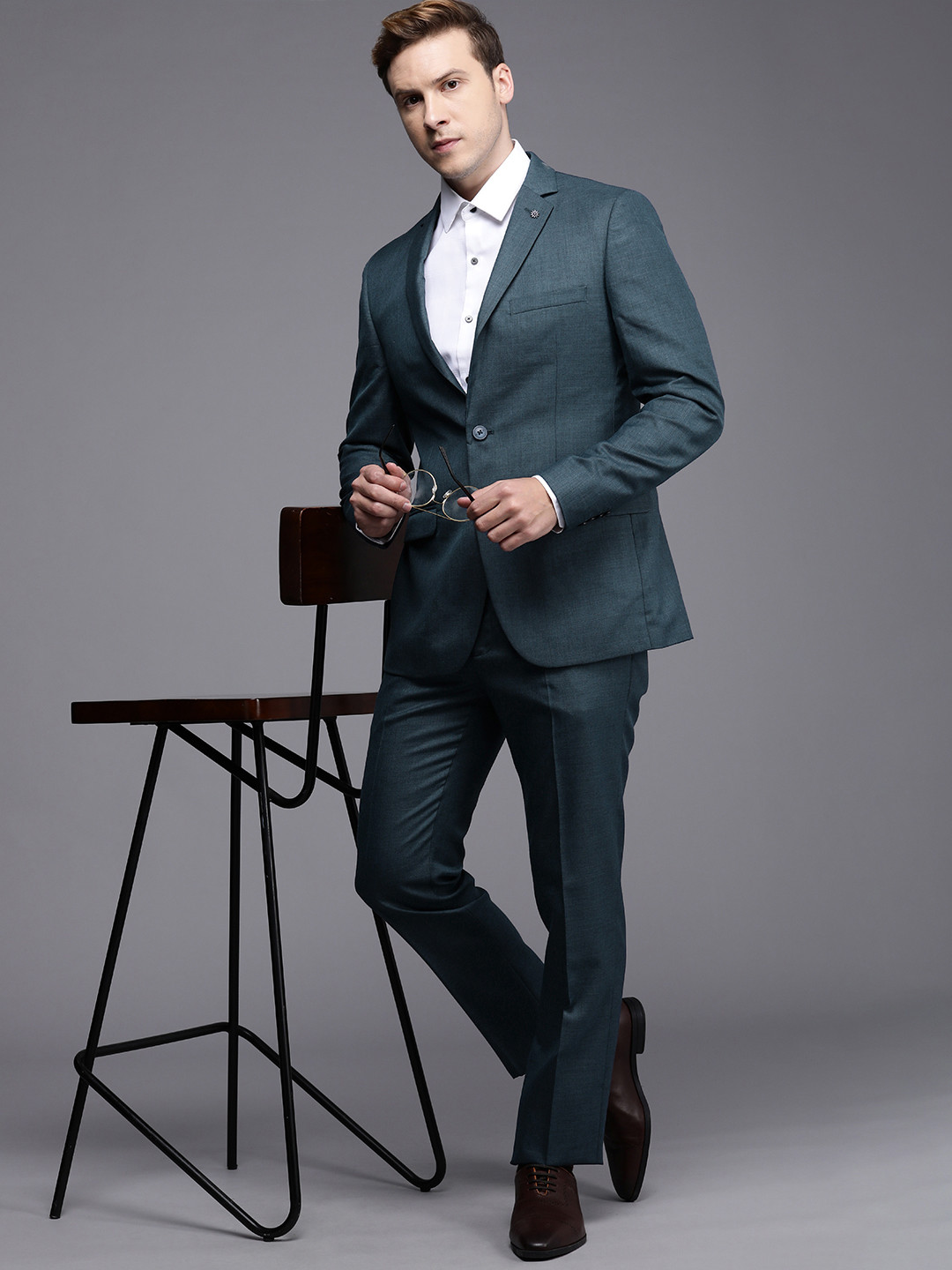 

Raymond Men Single-Breasted Slim Fit Formal Suit With Formal Trousers, Blue