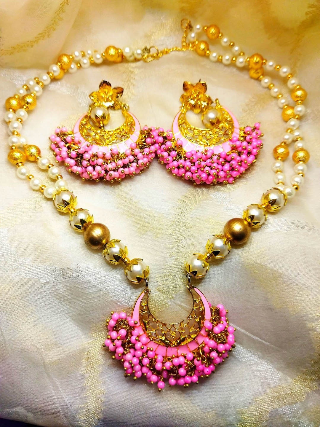 

Kshitij Jewels Gold-Plated Pink & White Beaded Jewellery Set