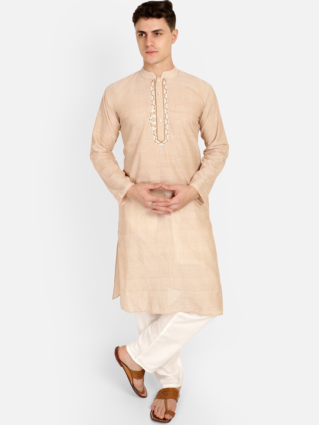

PAROKSH Men Beige Thread Work Grandeur & Majestic Artwork Khadi Handloom Kurta