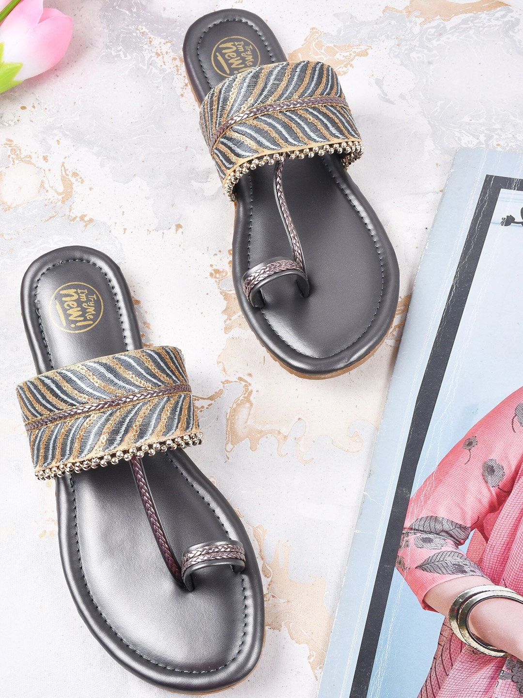 

Try Me Women Grey Ethnic One Toe Flats