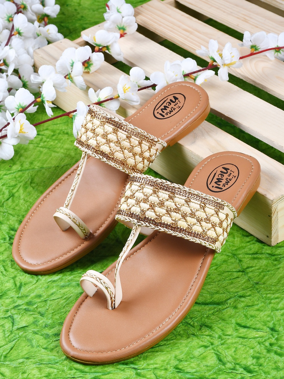 

Try Me Women White Ethnic One Toe Flats with Bows