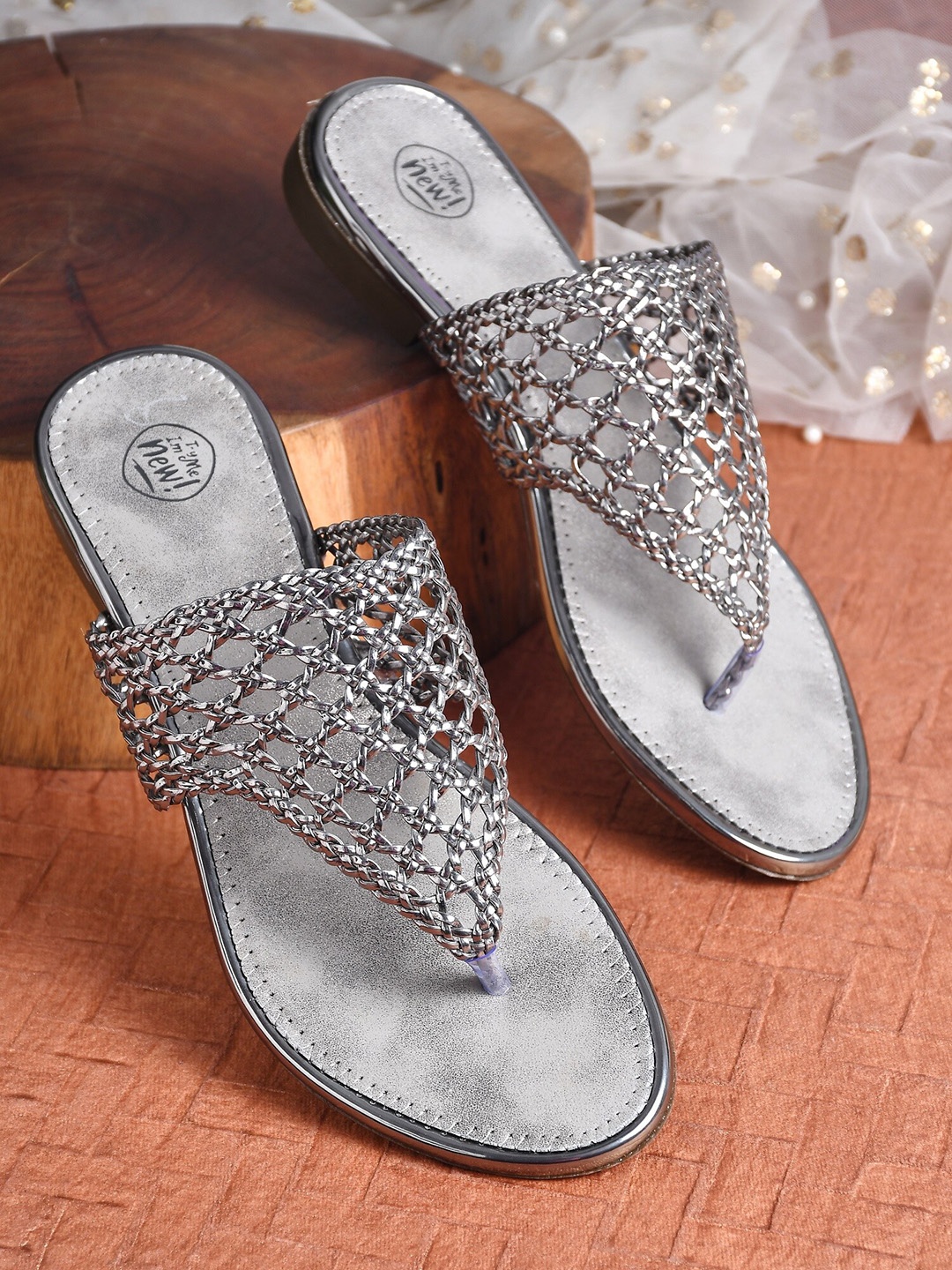 

Try Me Women Grey Textured Ethnic One Toe Flats