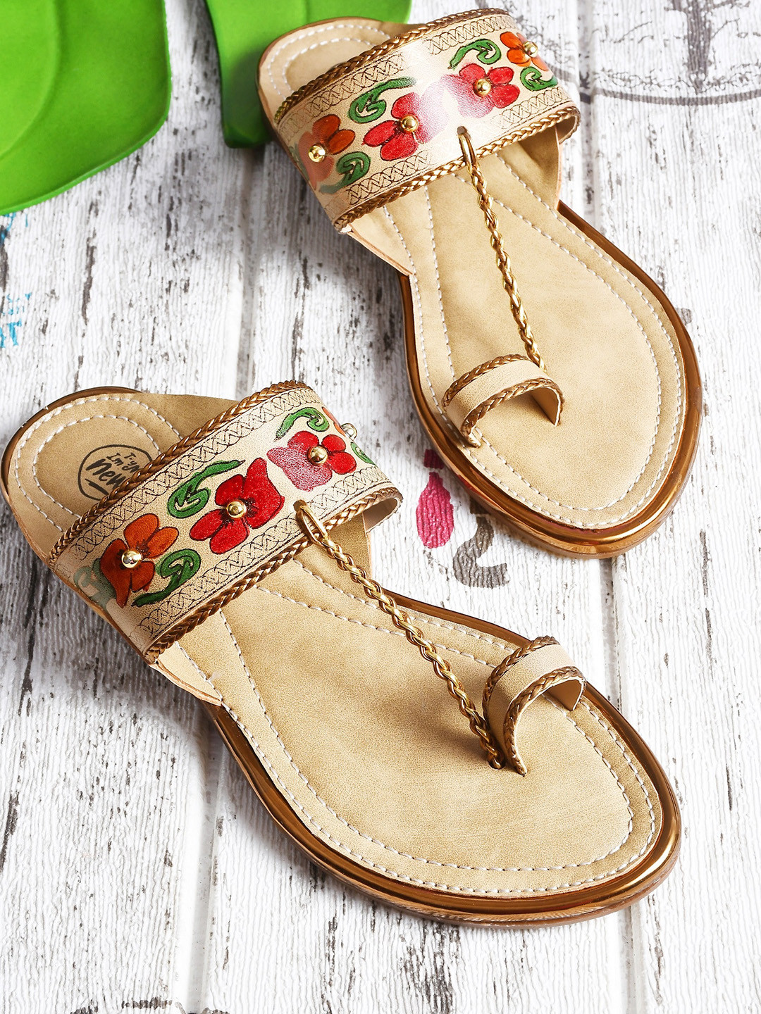 

Try Me Women Cream-Coloured Printed Ethnic One Toe Flats