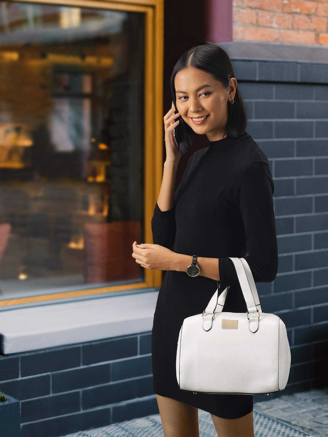 

Allen Solly Women Solid Handheld Bag, White