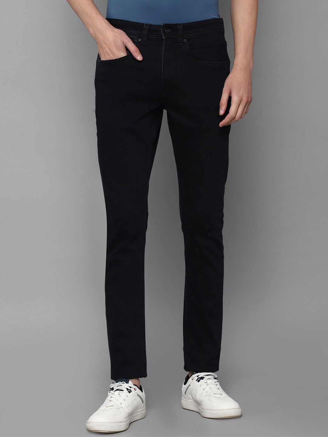 

Louis Philippe Jeans Men Black Solid Slim Fit Jeans