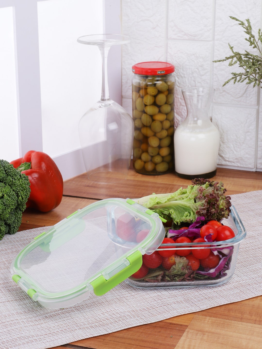 

Pyrex Transparent & Green Solid Storage Box With Air Tight Lid