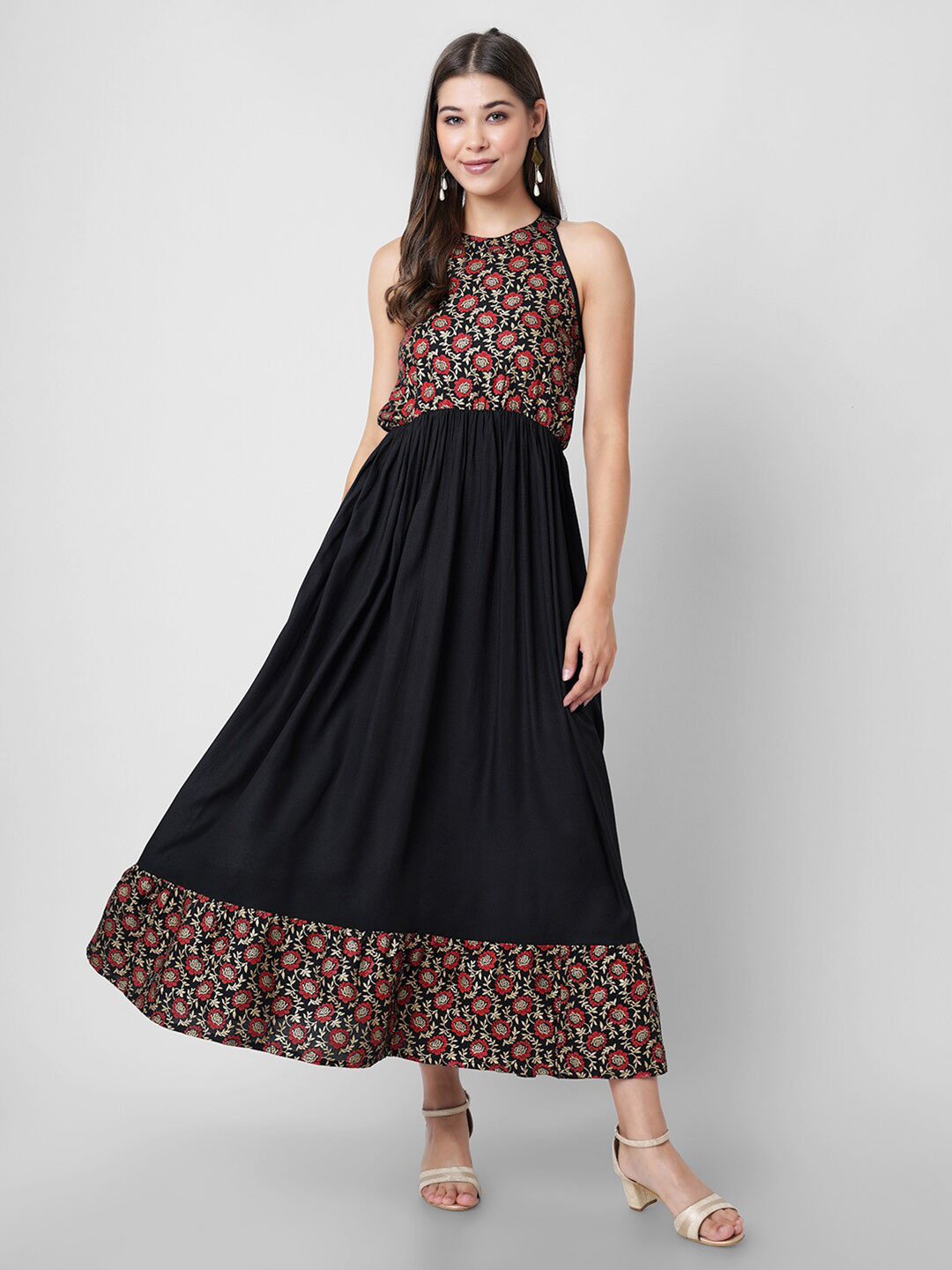 

PURSHOTTAM WALA Women Black & Red Floral Halter Neck Maxi Dress