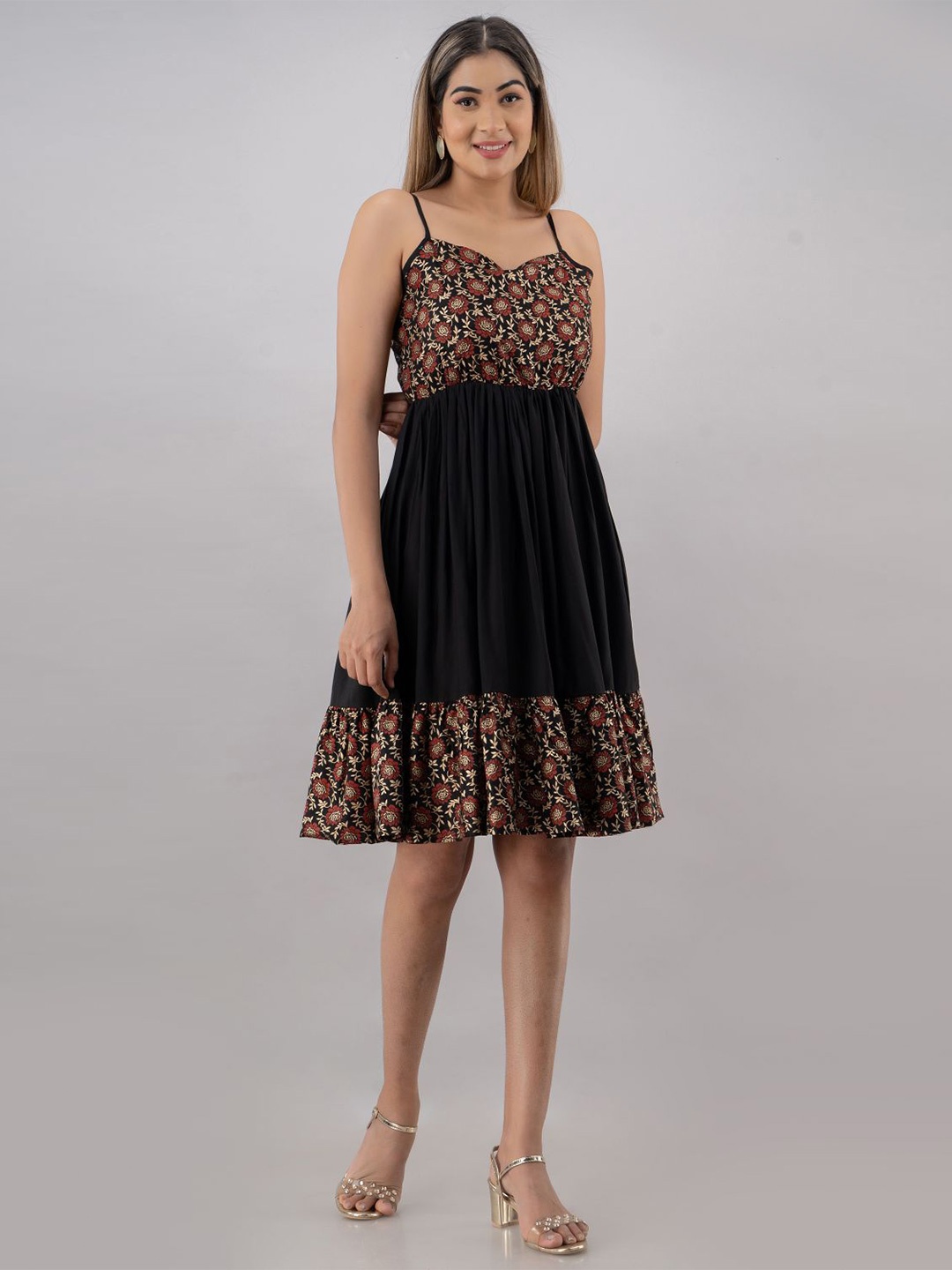 

PURSHOTTAM WALA Women Black & Red Floral Printed Shoulder Straps Dress