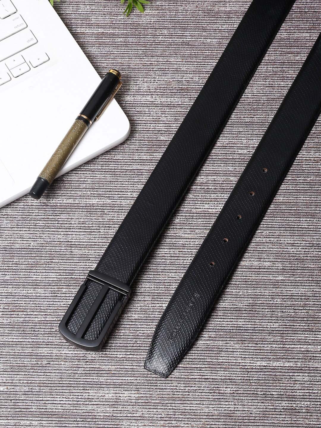 

LOUIS STITCH Men Black Textured Leather Formal Belt