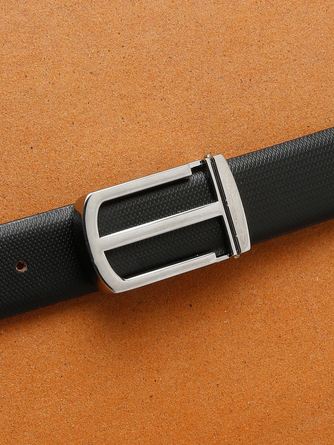 

LOUIS STITCH Men Black Textured Leather Formal Belt with Chrome Buckle