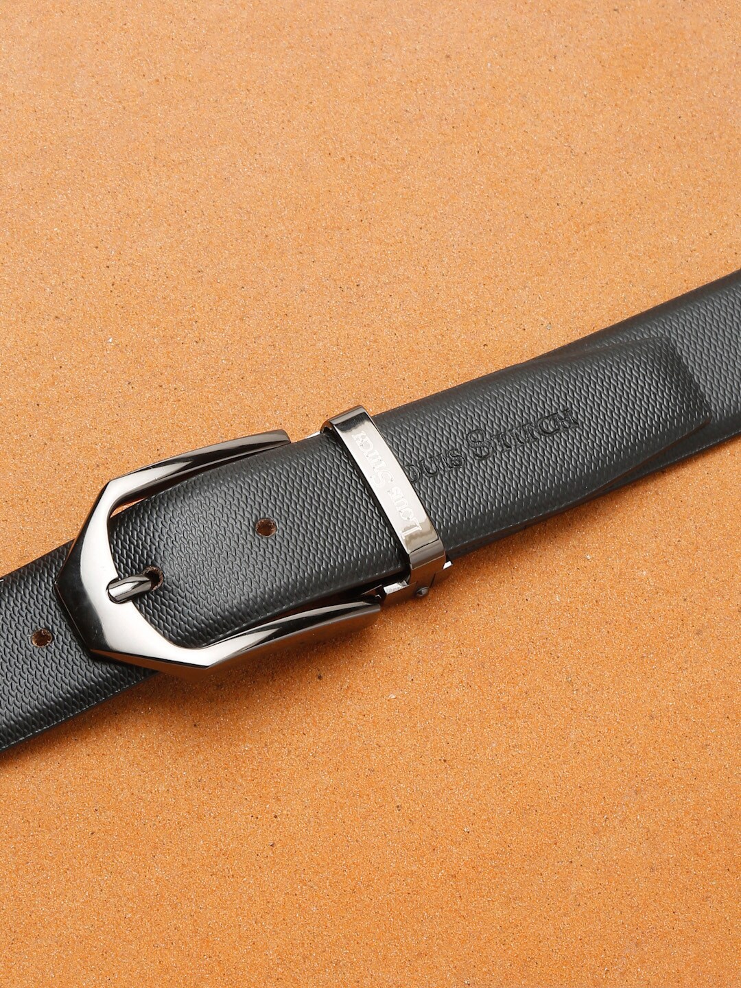 

LOUIS STITCH Men Black Textured Leather Formal Belt with Nickel Buckle