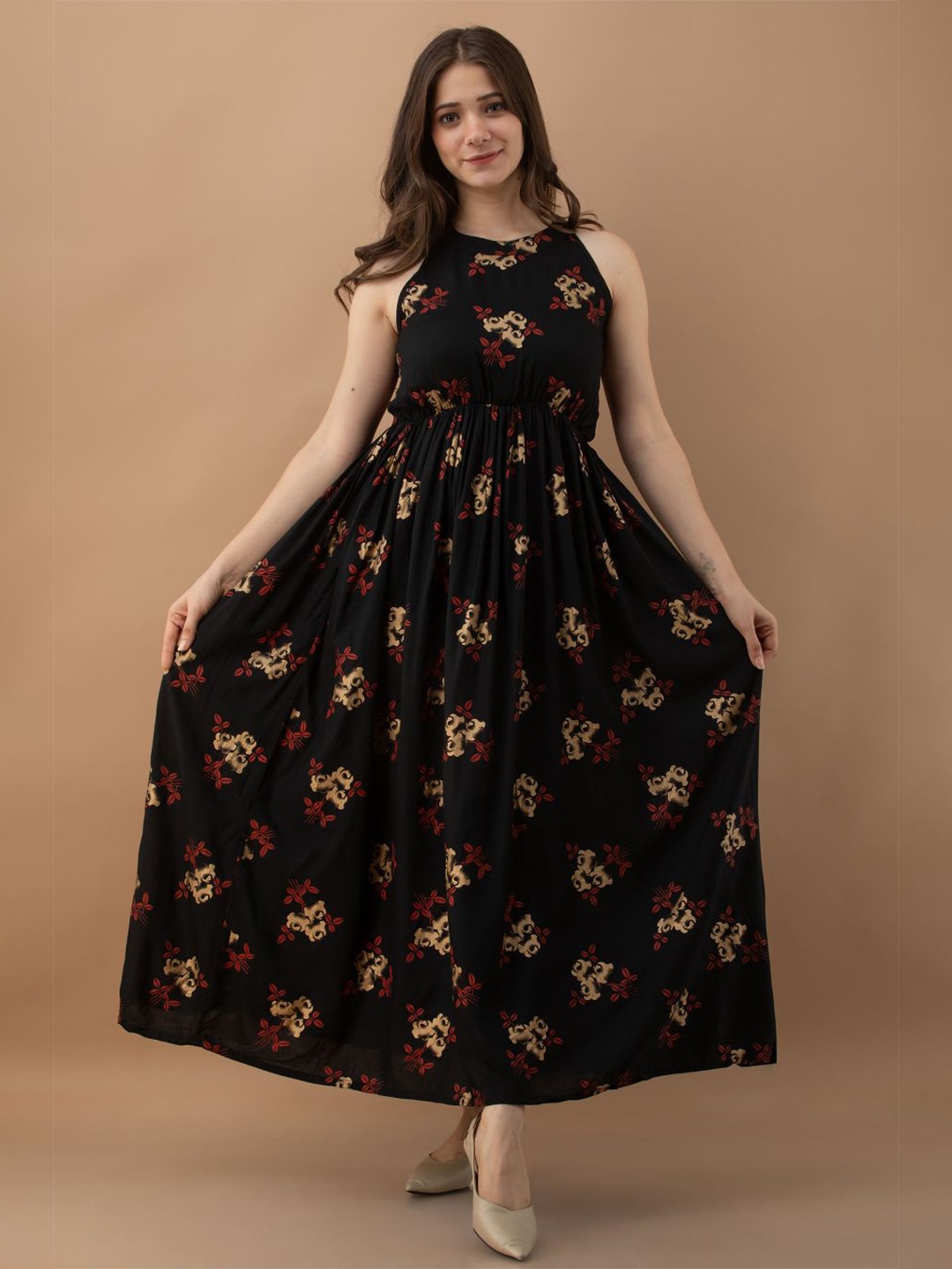 

PURSHOTTAM WALA Women Black & Gold Floral Printed Halter Neck Maxi Dress